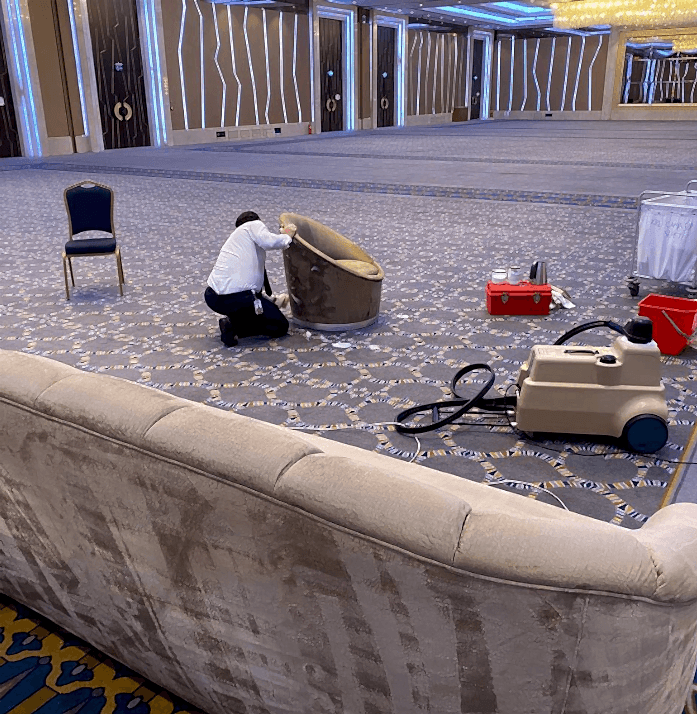 Palmiye Temizlik hizmetiyle kuru köpükle koltuk yıkama işlemi
